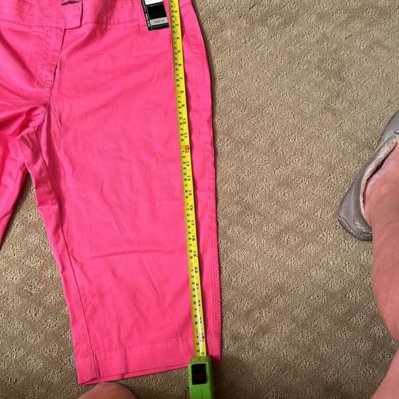 New York & Co Pedal Pushers. Bright pink. Size 12 - Picture 3 of 6